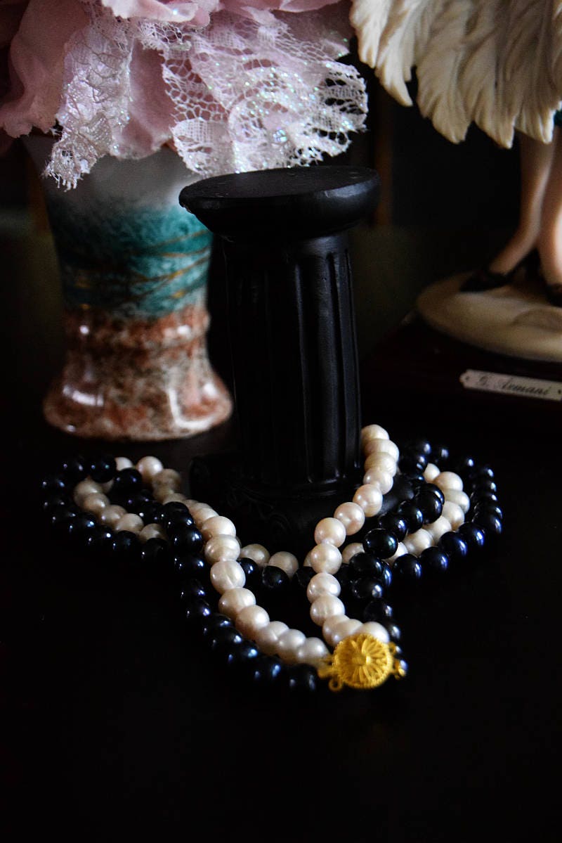 Vintage Art Deco black white pearl Vintage Victorian Edwardian roound Jade necklet necklace stick white sterling choker
