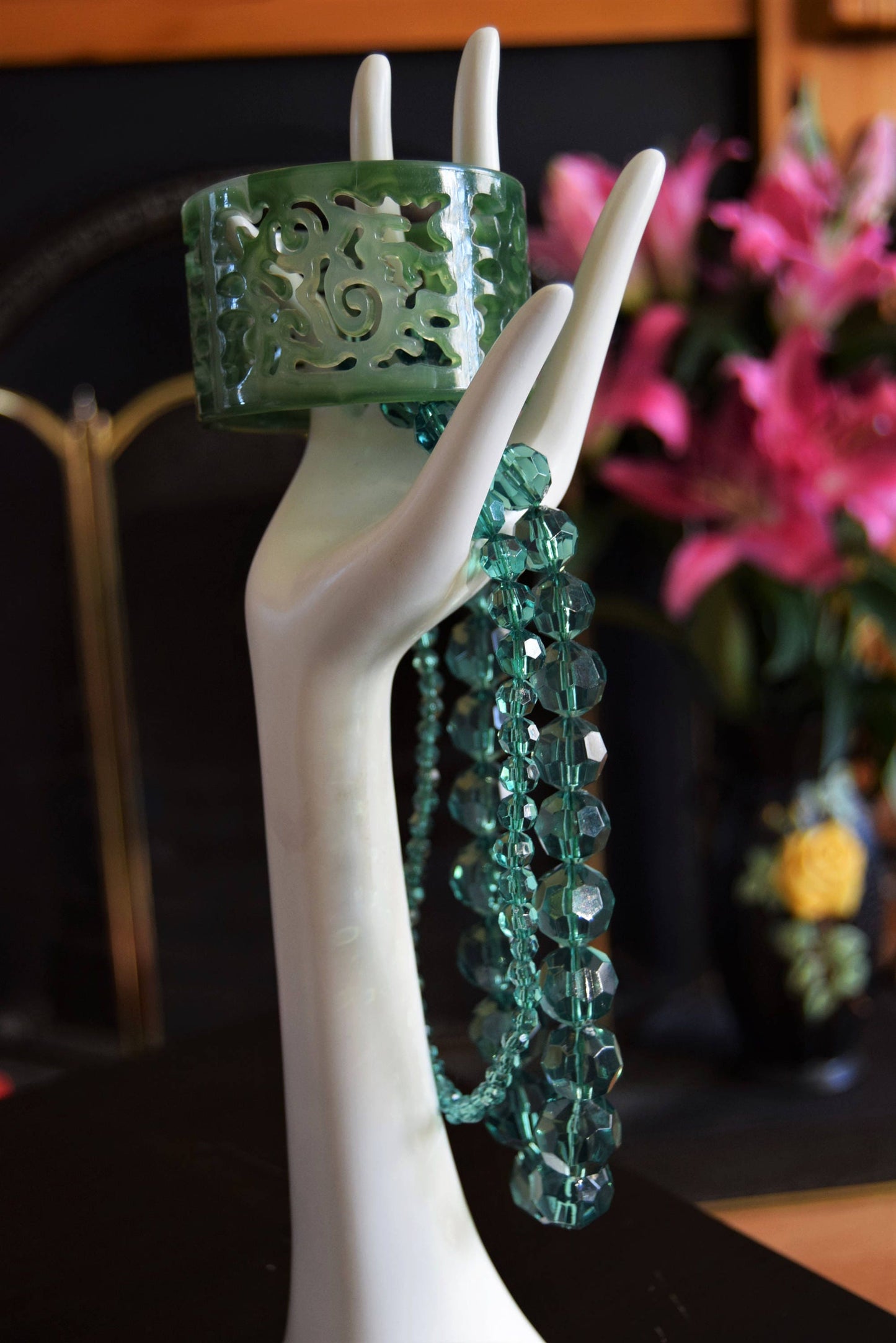 Stunning Carved Retro Avant Garde Vintage 1920's jade bakelite emerald statement bangle bracelet
