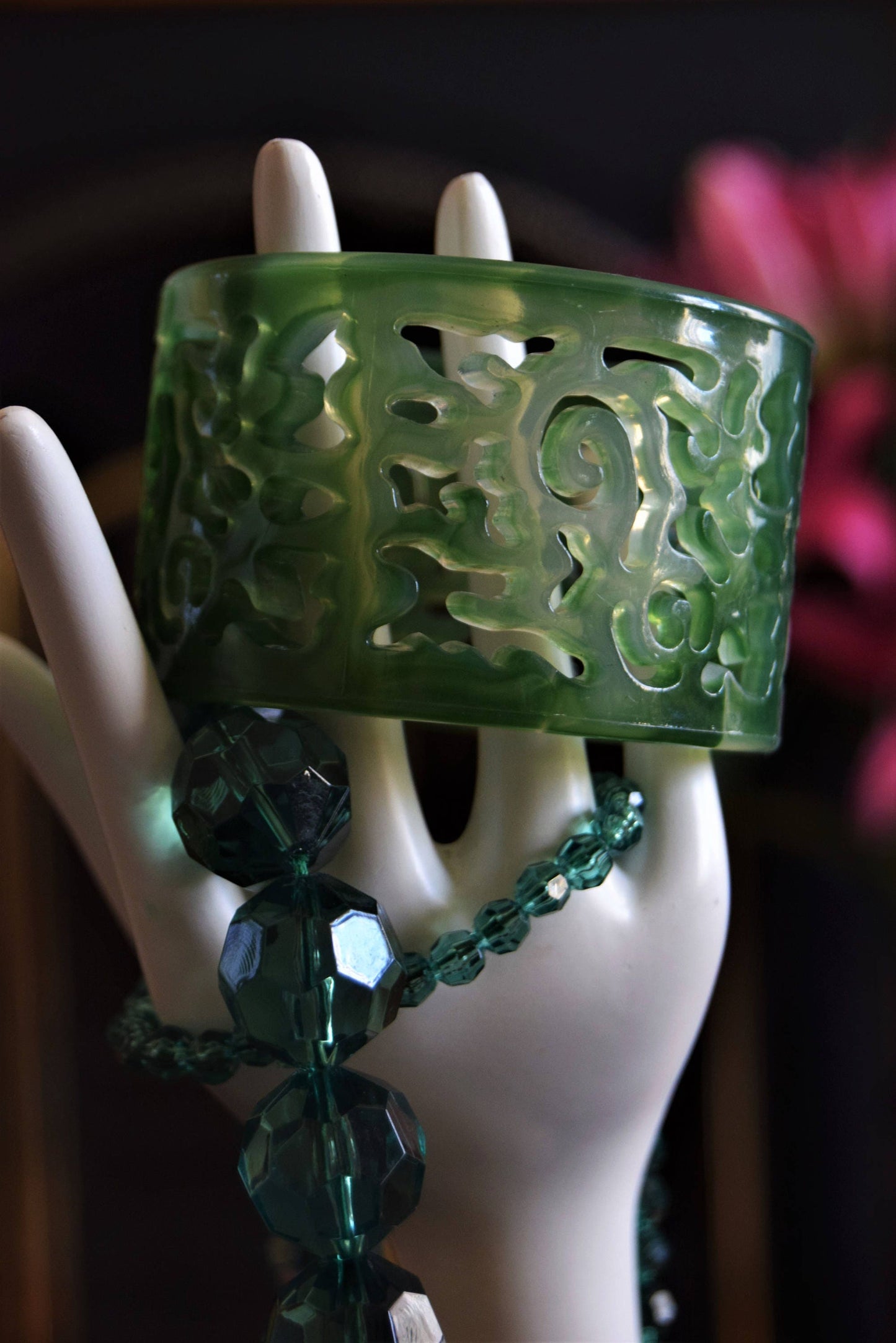 Stunning Carved Retro Avant Garde Vintage 1920's jade bakelite emerald statement bangle bracelet