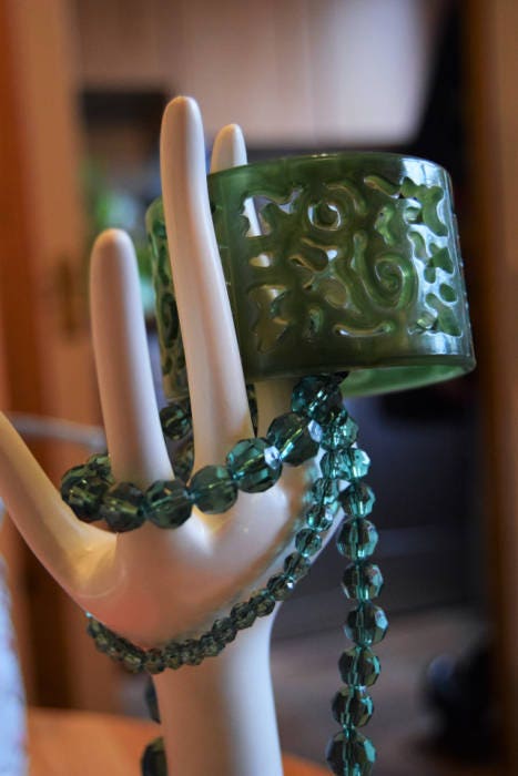 Stunning Carved Retro Avant Garde Vintage 1920's jade bakelite emerald statement bangle bracelet