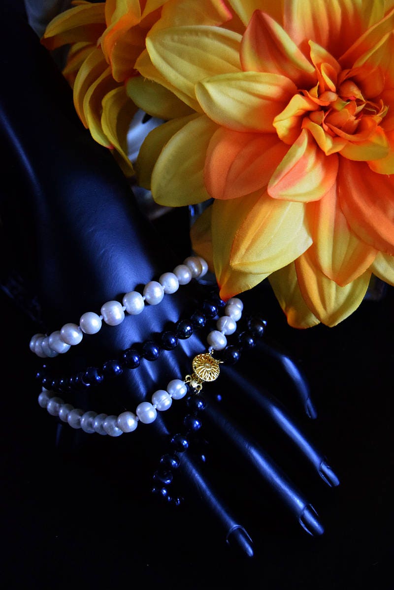 Vintage Art Deco black white pearl Vintage Victorian Edwardian roound Jade necklet necklace stick white sterling choker