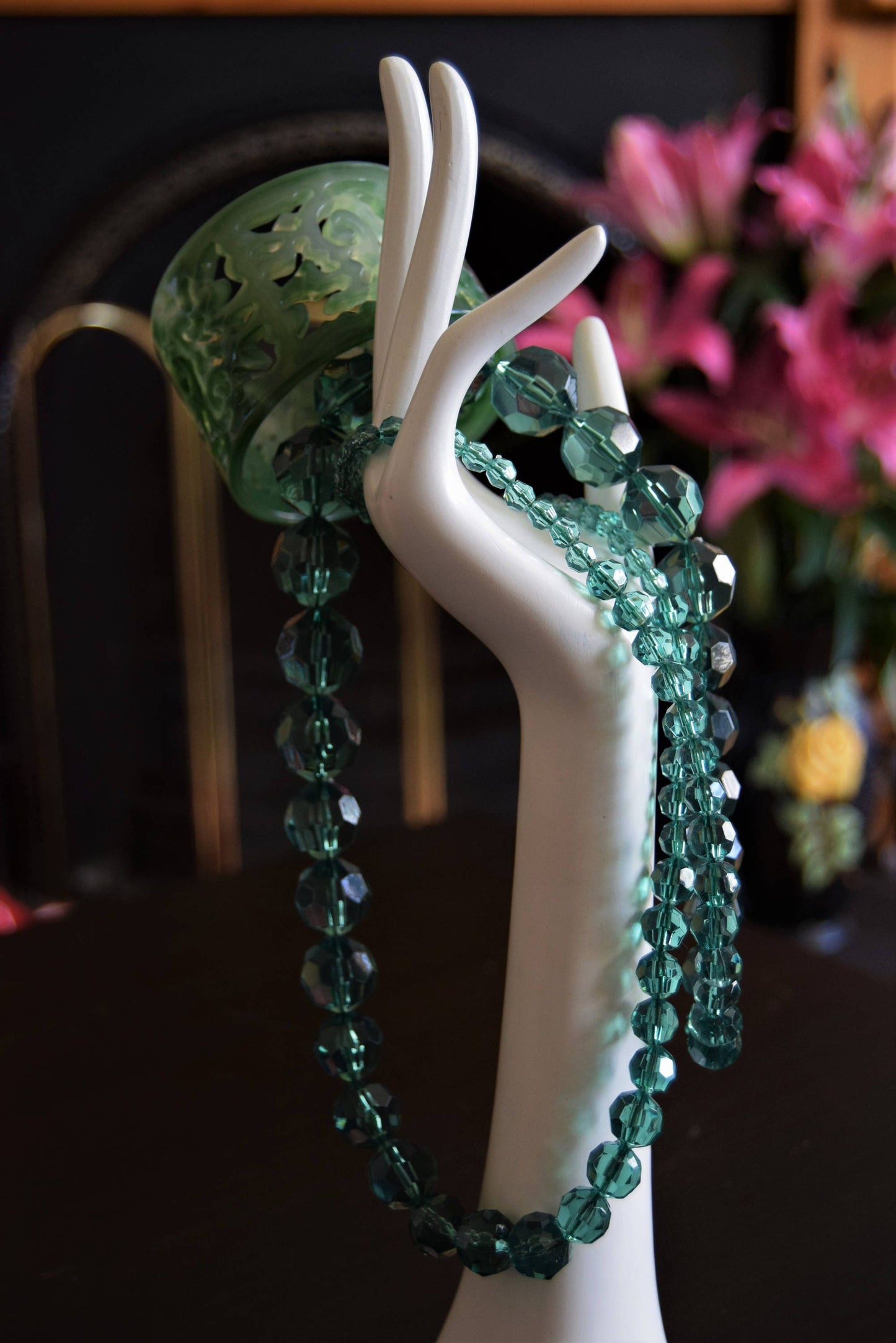 Stunning Carved Retro Avant Garde Vintage 1920's jade bakelite emerald statement bangle bracelet