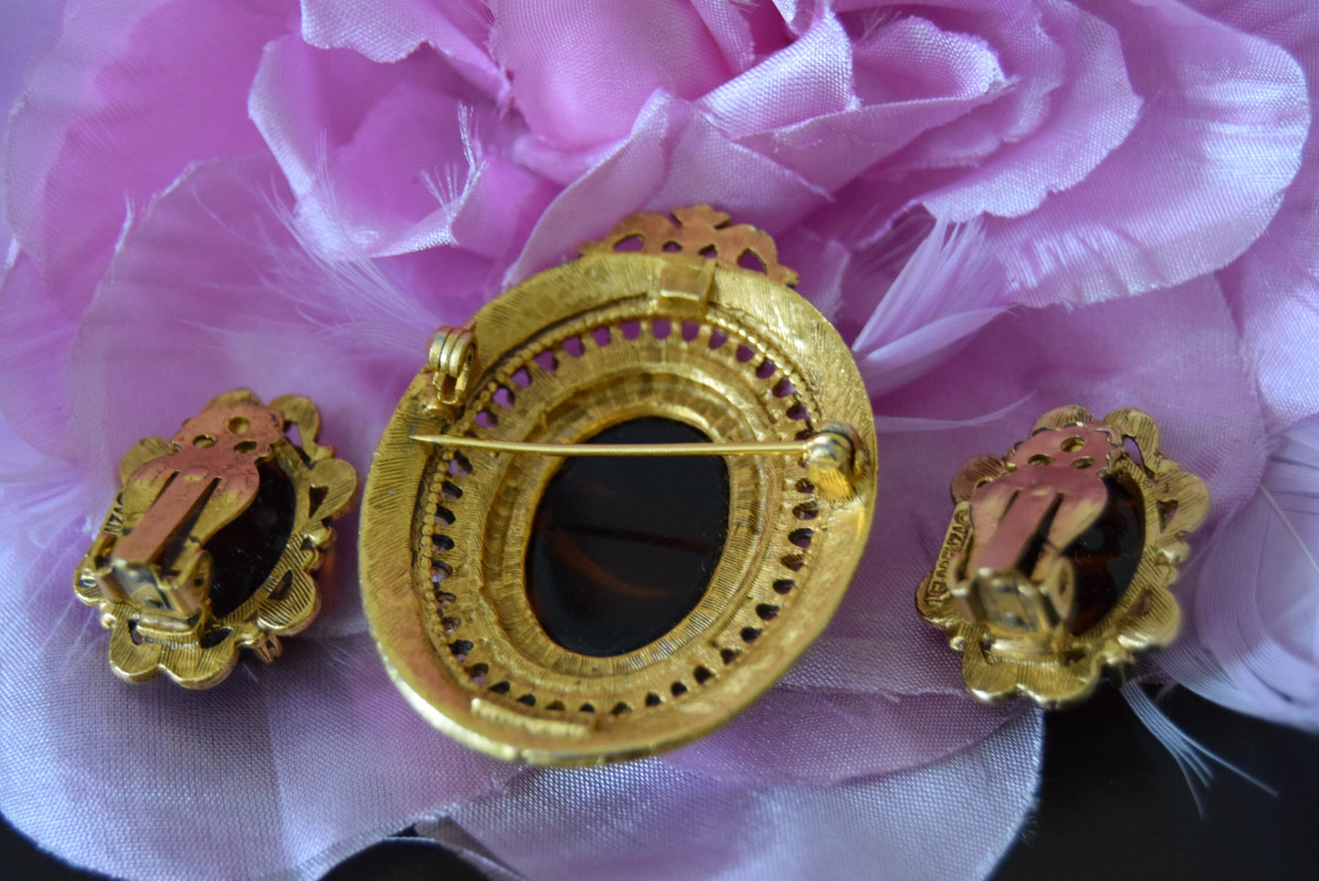 Vintage Florenza cameo brooch and earrings