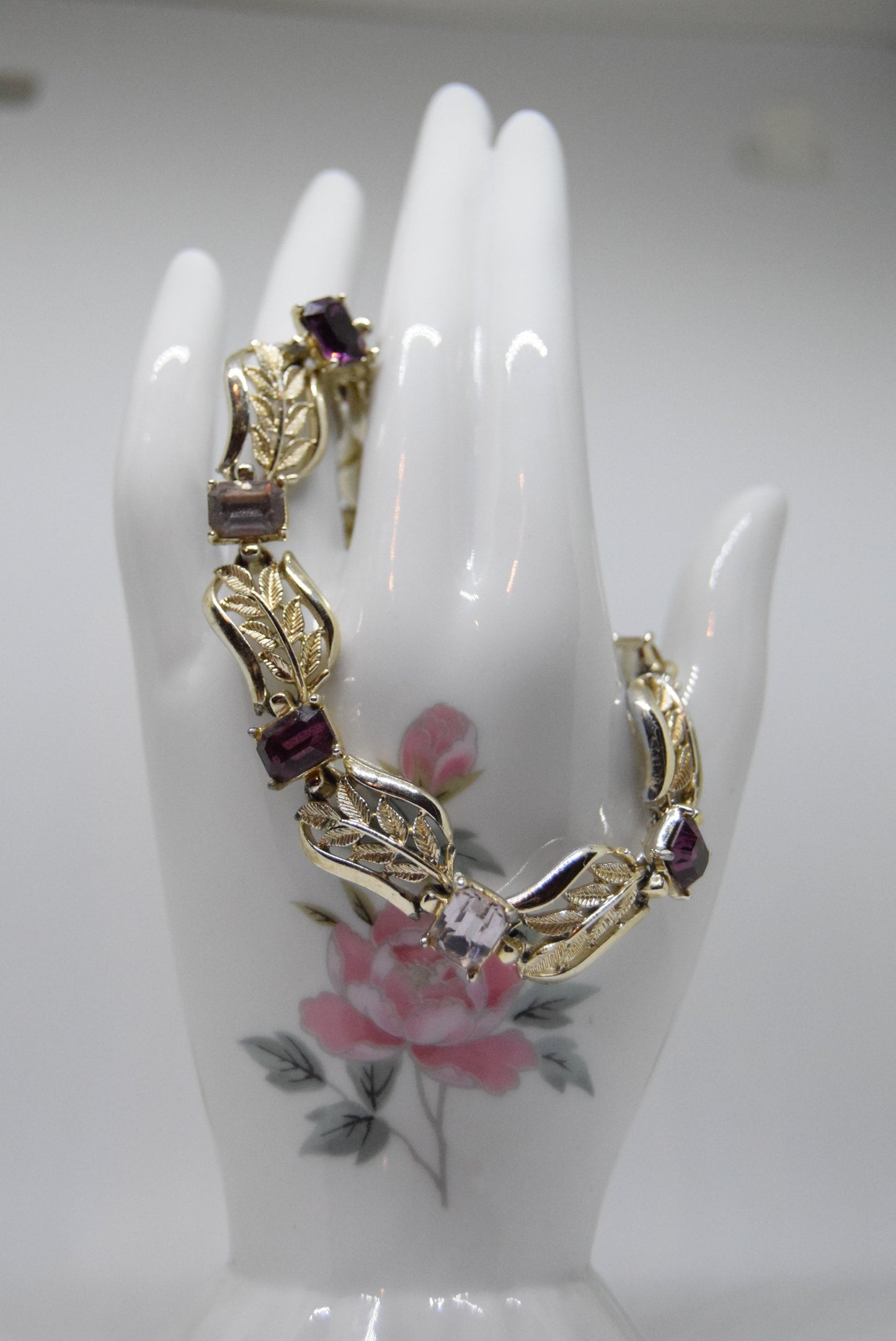 Gorgeous 1950's crystal gold leafs amethyst short princess necklace