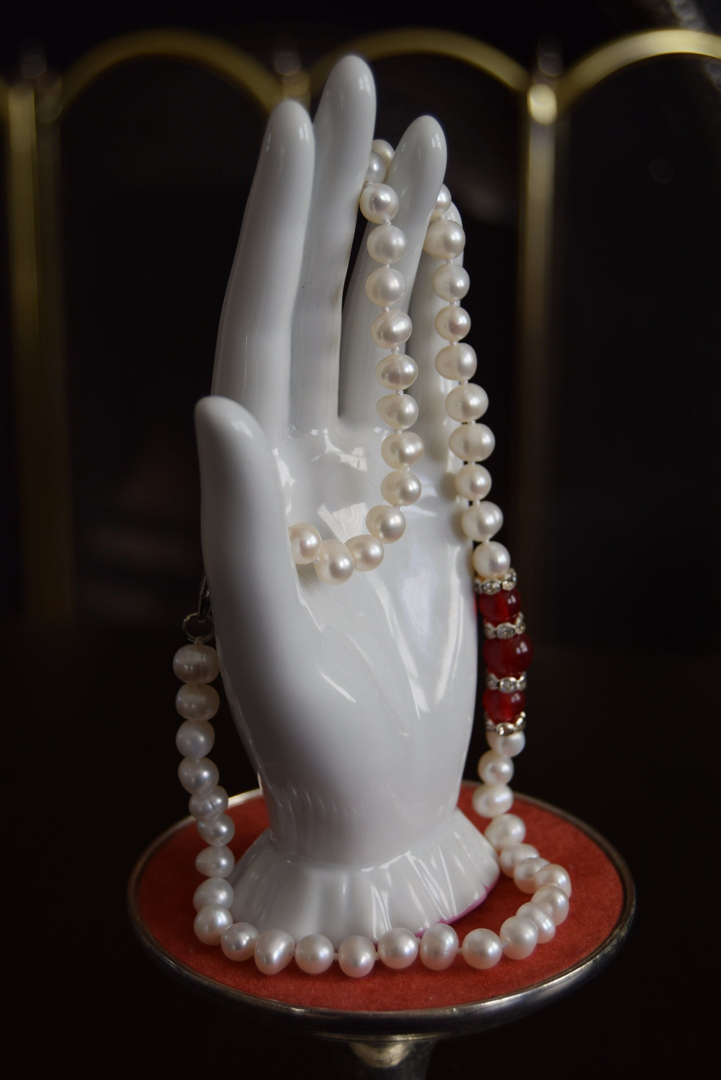 Gorgeous 1980's white and red ruby freshwater pear necklace stunning Very chic and classic style