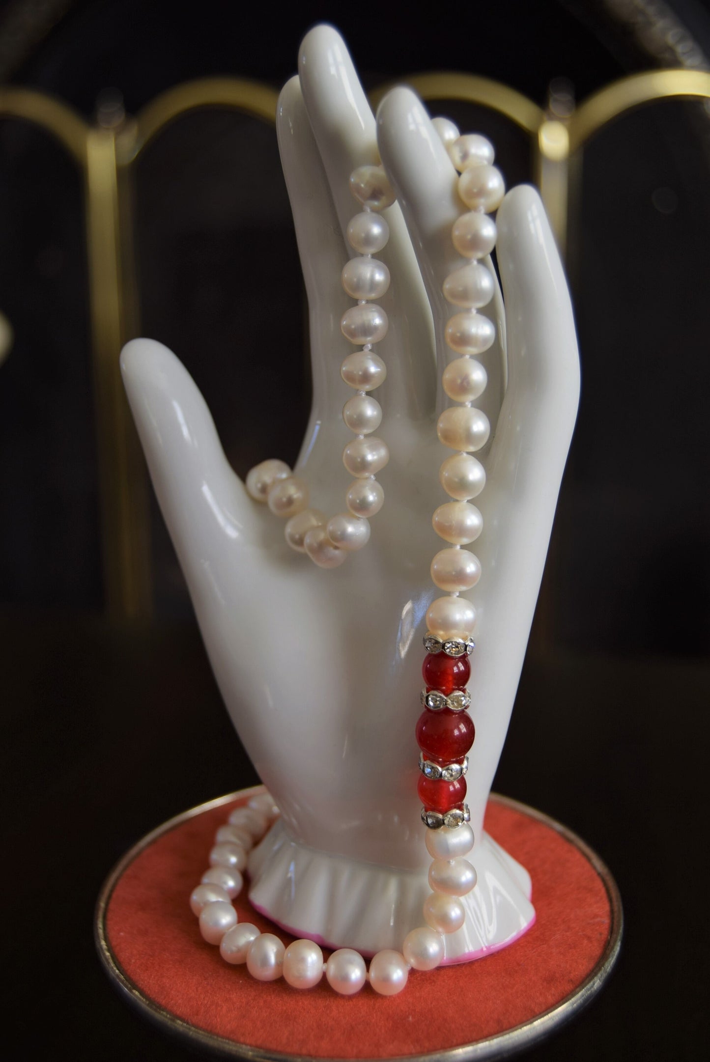 Gorgeous 1980's white and red ruby freshwater pear necklace stunning Very chic and classic style