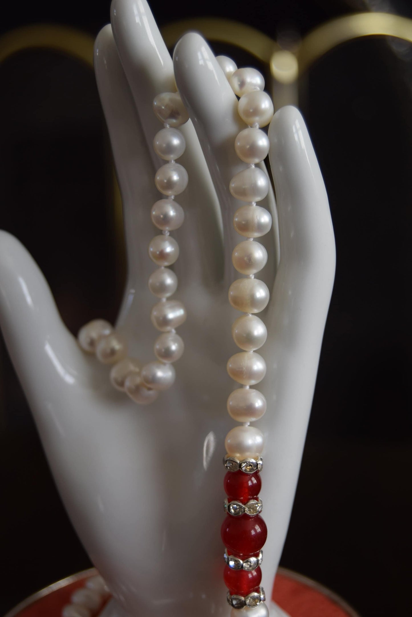 Gorgeous 1980's white and red ruby freshwater pear necklace stunning Very chic and classic style