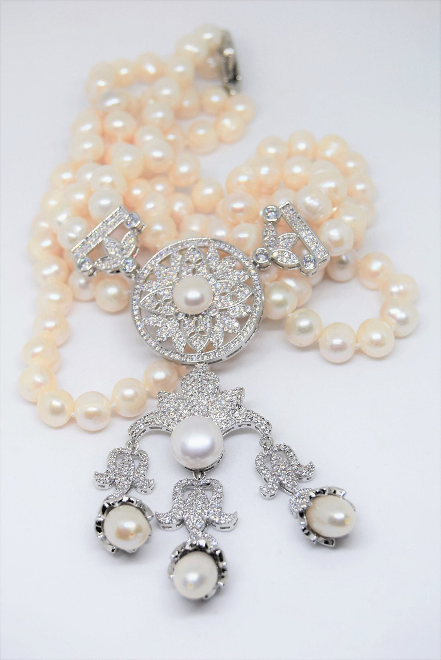 Vintage Art Deco Oriental necklace pearl lustre large freshwater pearls set in Art Deco zircon frame