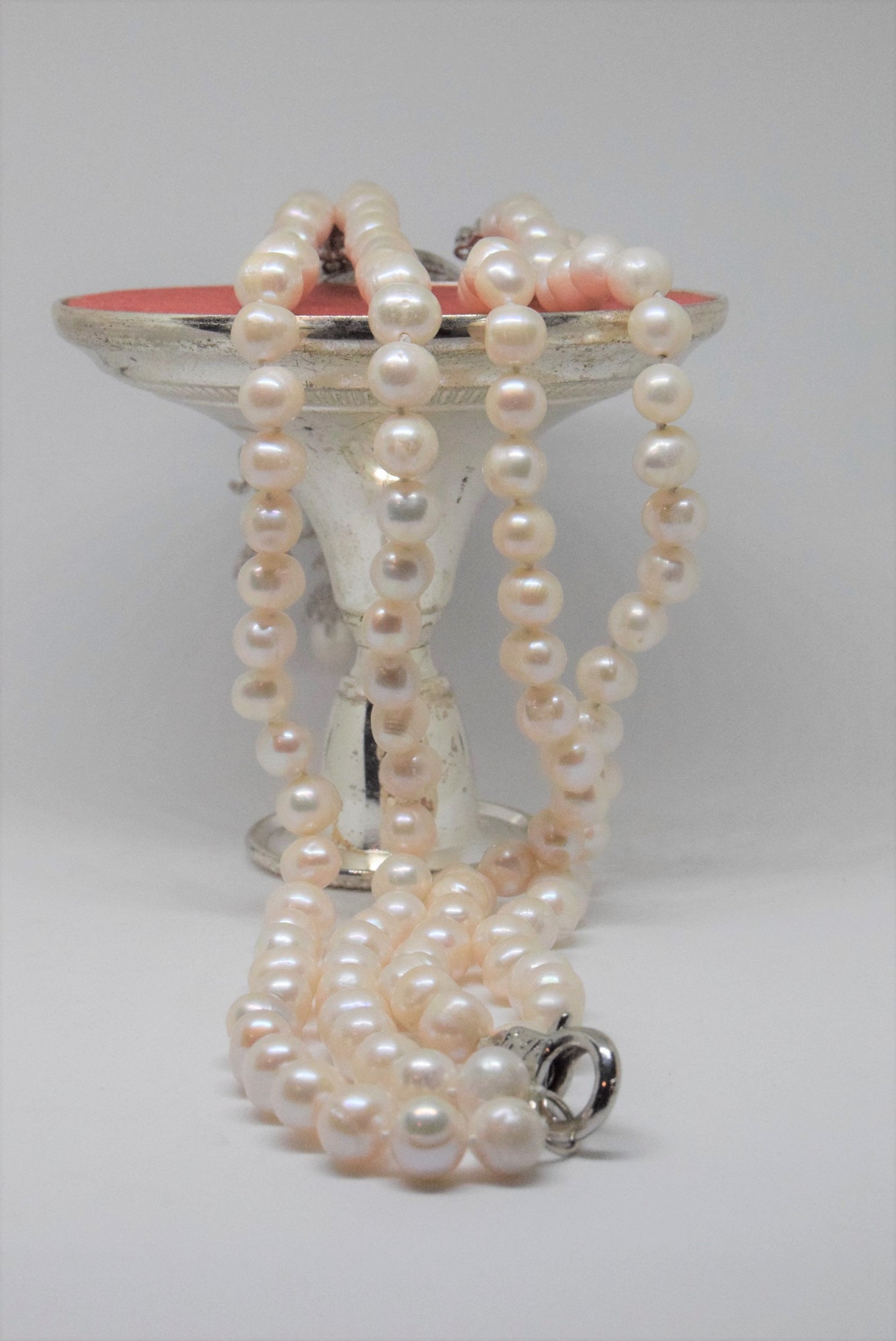 Vintage Art Deco Oriental necklace pearl lustre large freshwater pearls set in Art Deco zircon frame