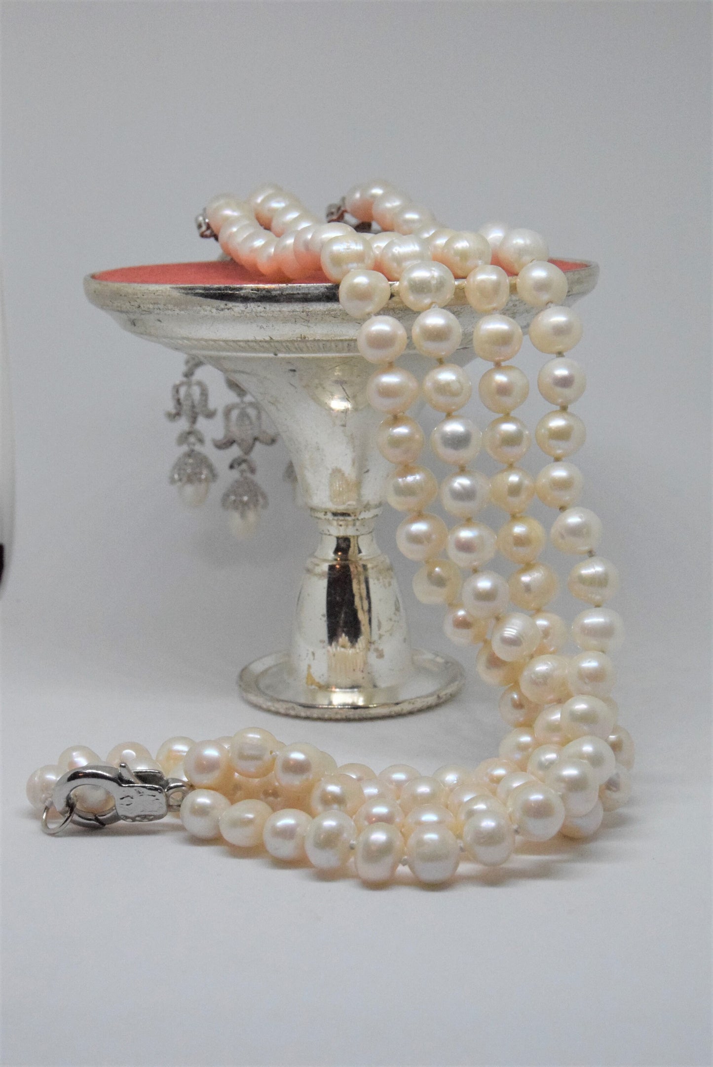 Vintage Art Deco Oriental necklace pearl lustre large freshwater pearls set in Art Deco zircon frame