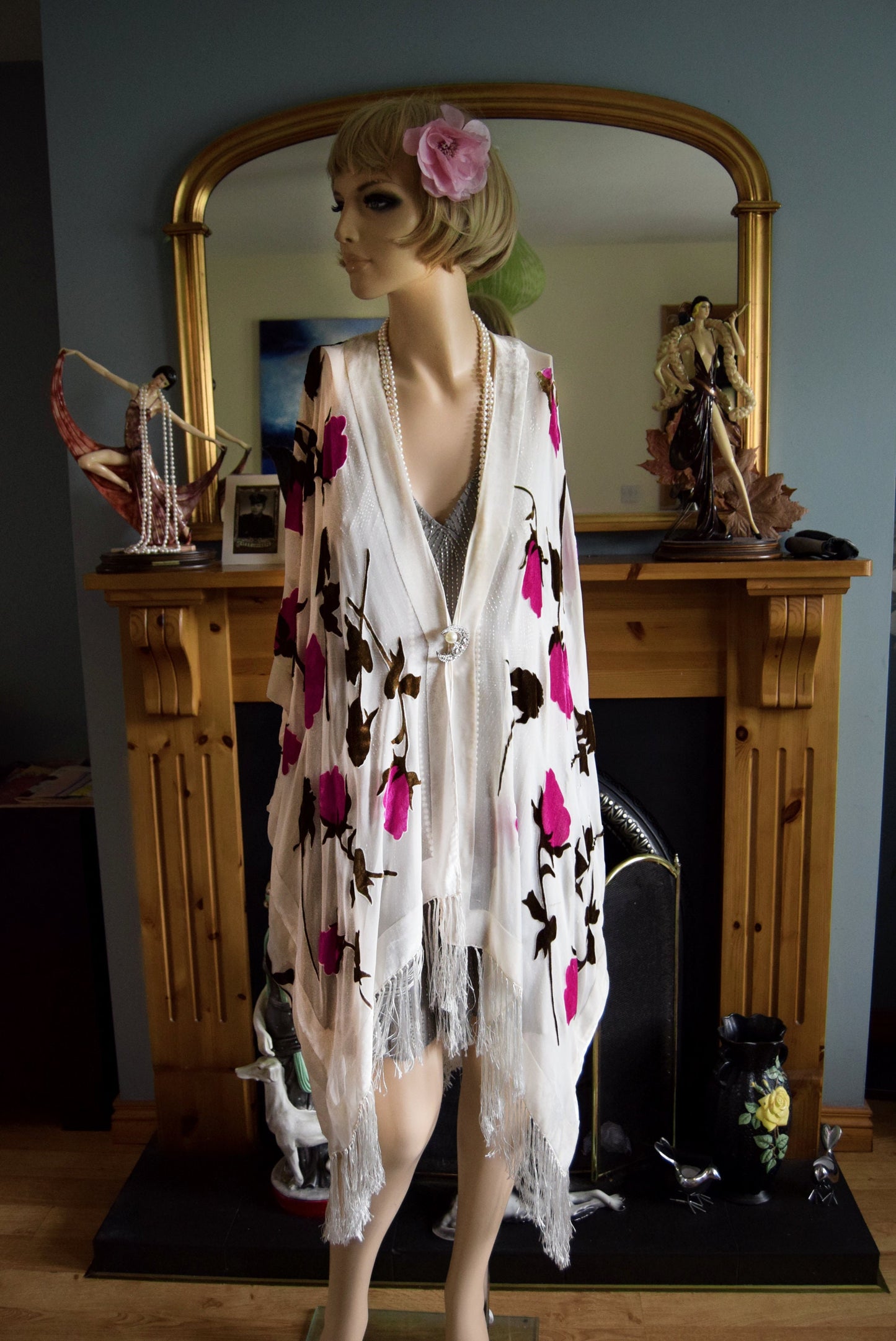 Outstanding beautiful silk devore floral pattern most alluring long fringed kimono duster size UK 12 14