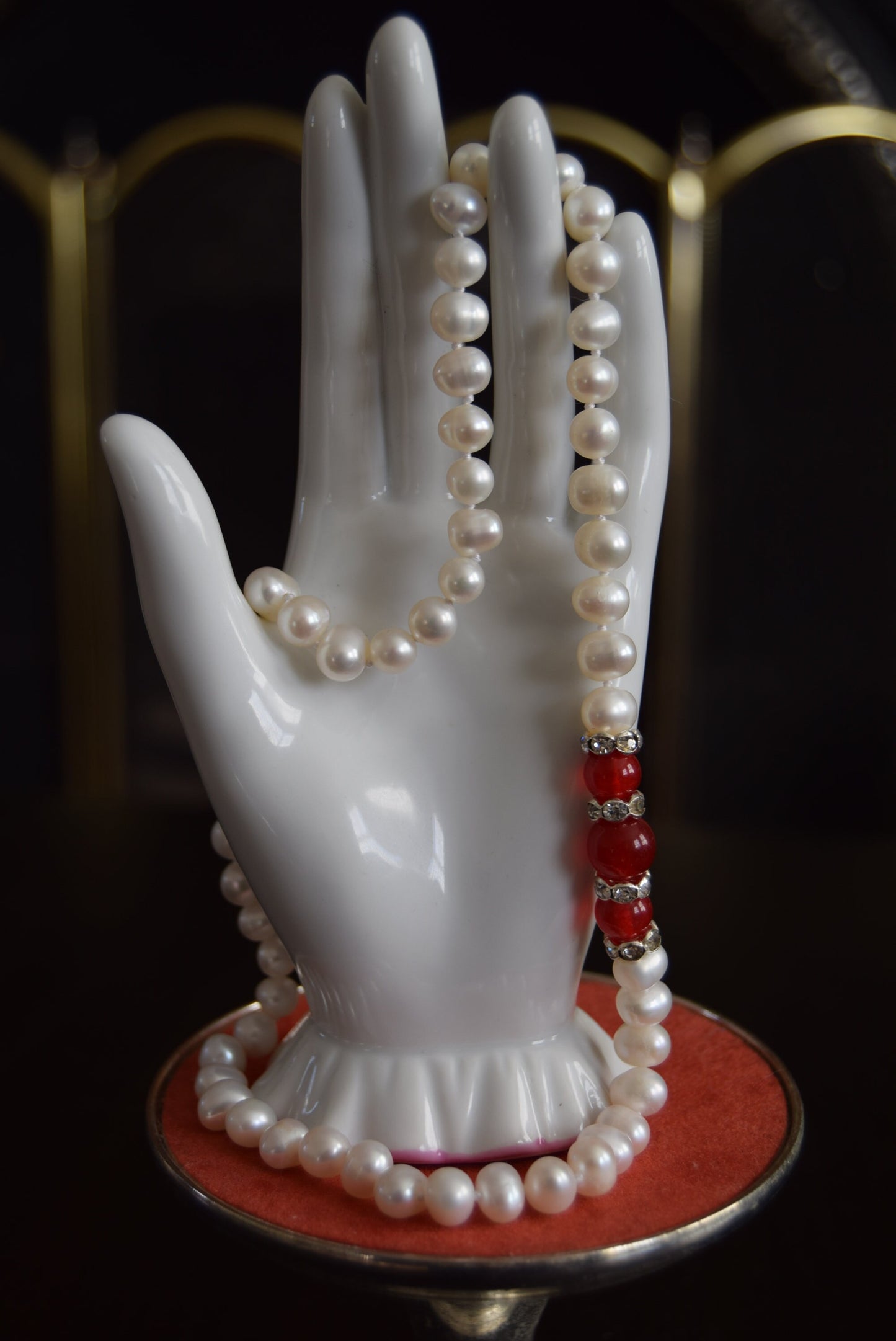 Gorgeous 1980's white and red ruby freshwater pear necklace stunning Very chic and classic style