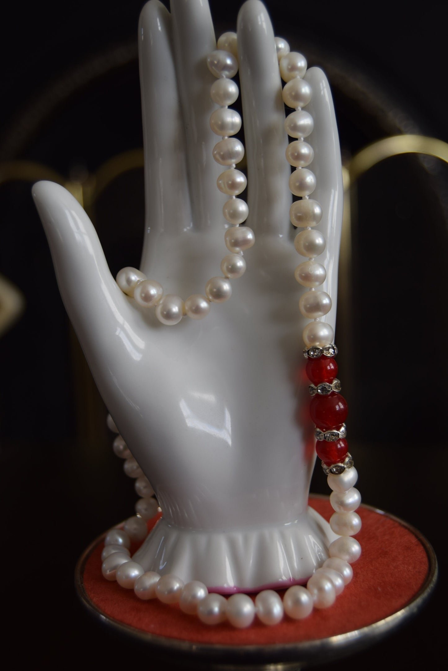 Gorgeous 1980's white and red ruby freshwater pear necklace stunning Very chic and classic style