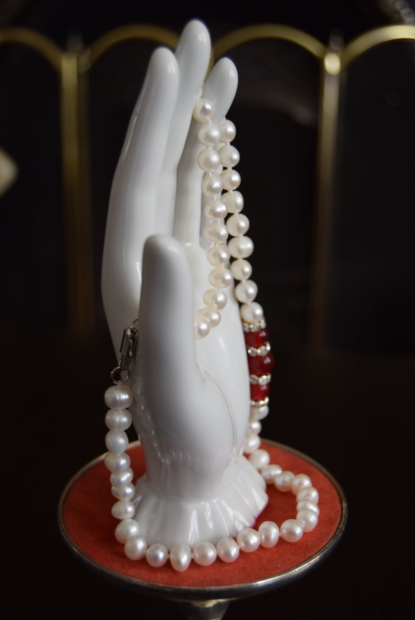 Gorgeous 1980's white and red ruby freshwater pear necklace stunning Very chic and classic style