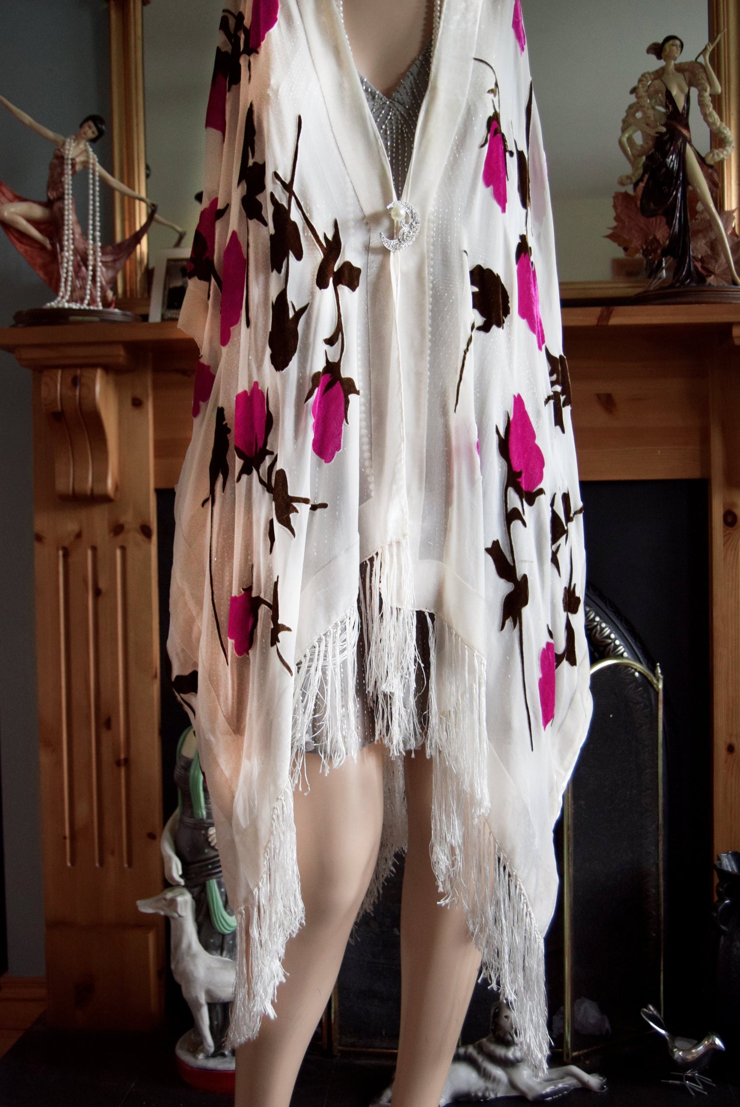 Outstanding beautiful silk devore floral pattern most alluring long fringed kimono duster size UK 12 14