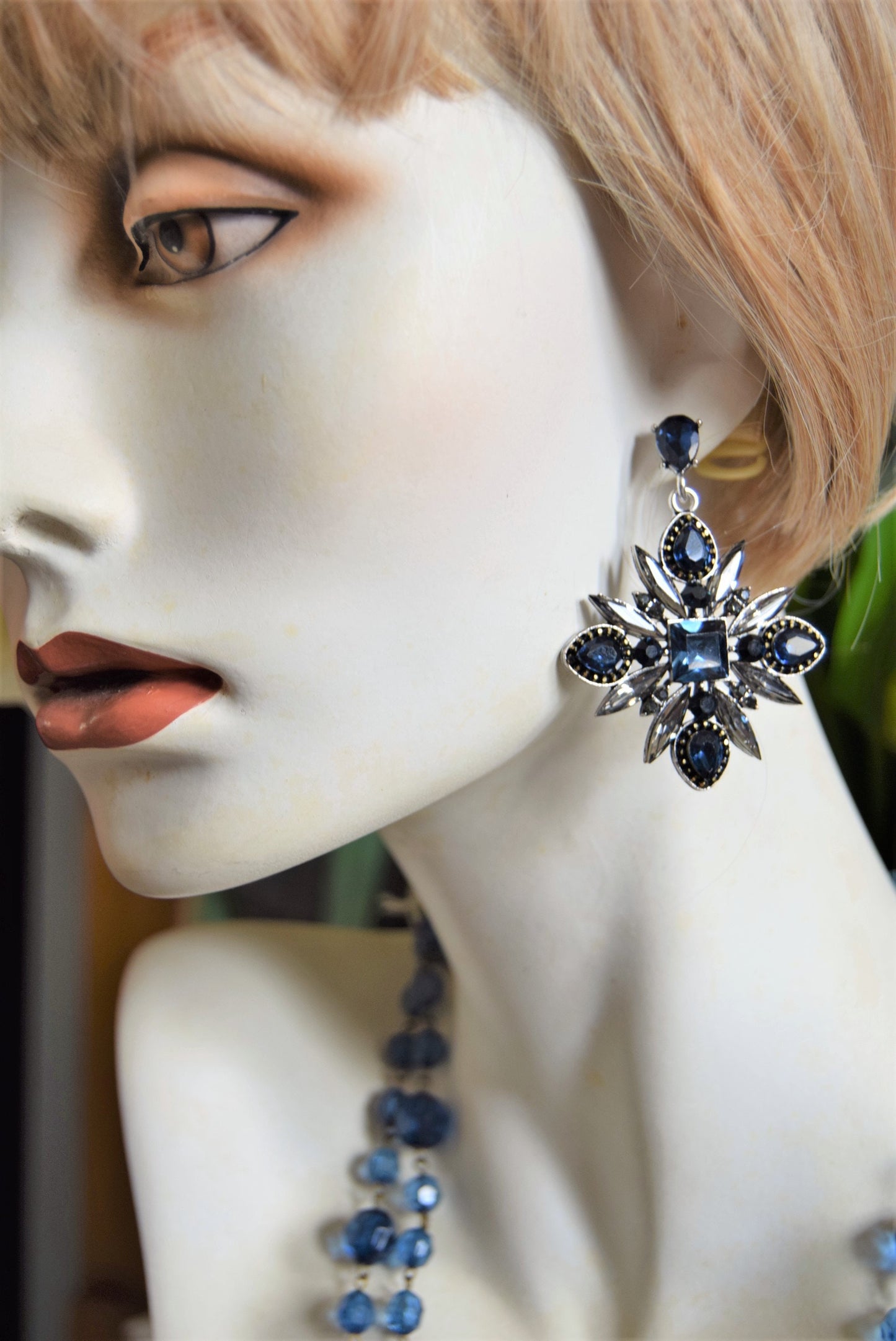 Vintage Statement Blue 1920s Bakelite shiny cut beads flapper necklace with large statement earrings