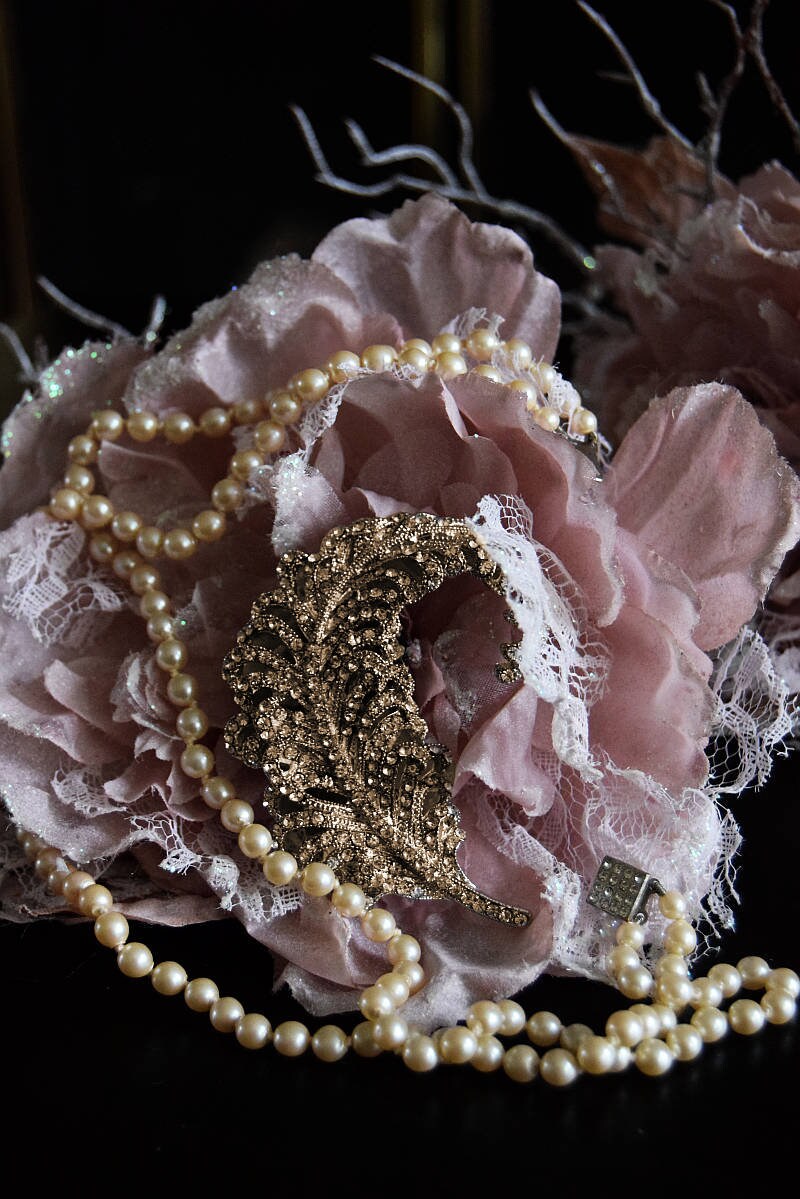 Vintage crystal Large Art Deco paste feather leaf gold statement paste pin brooch