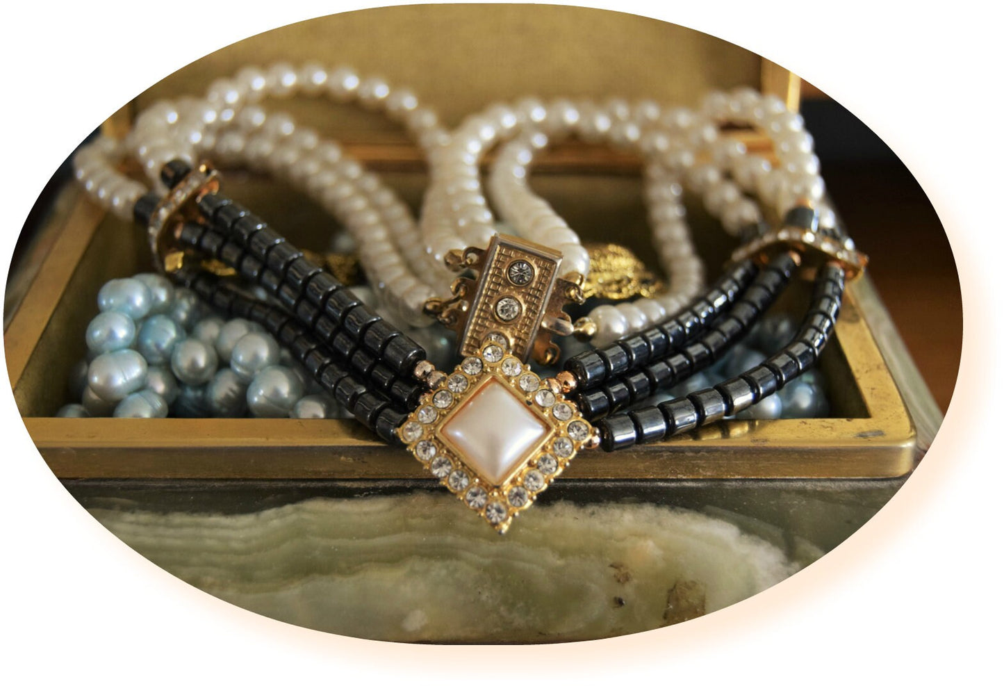 Beautiful So well made Vintage princess Diana style necklace pearl silicon gold tone necklace 1920s necklace
