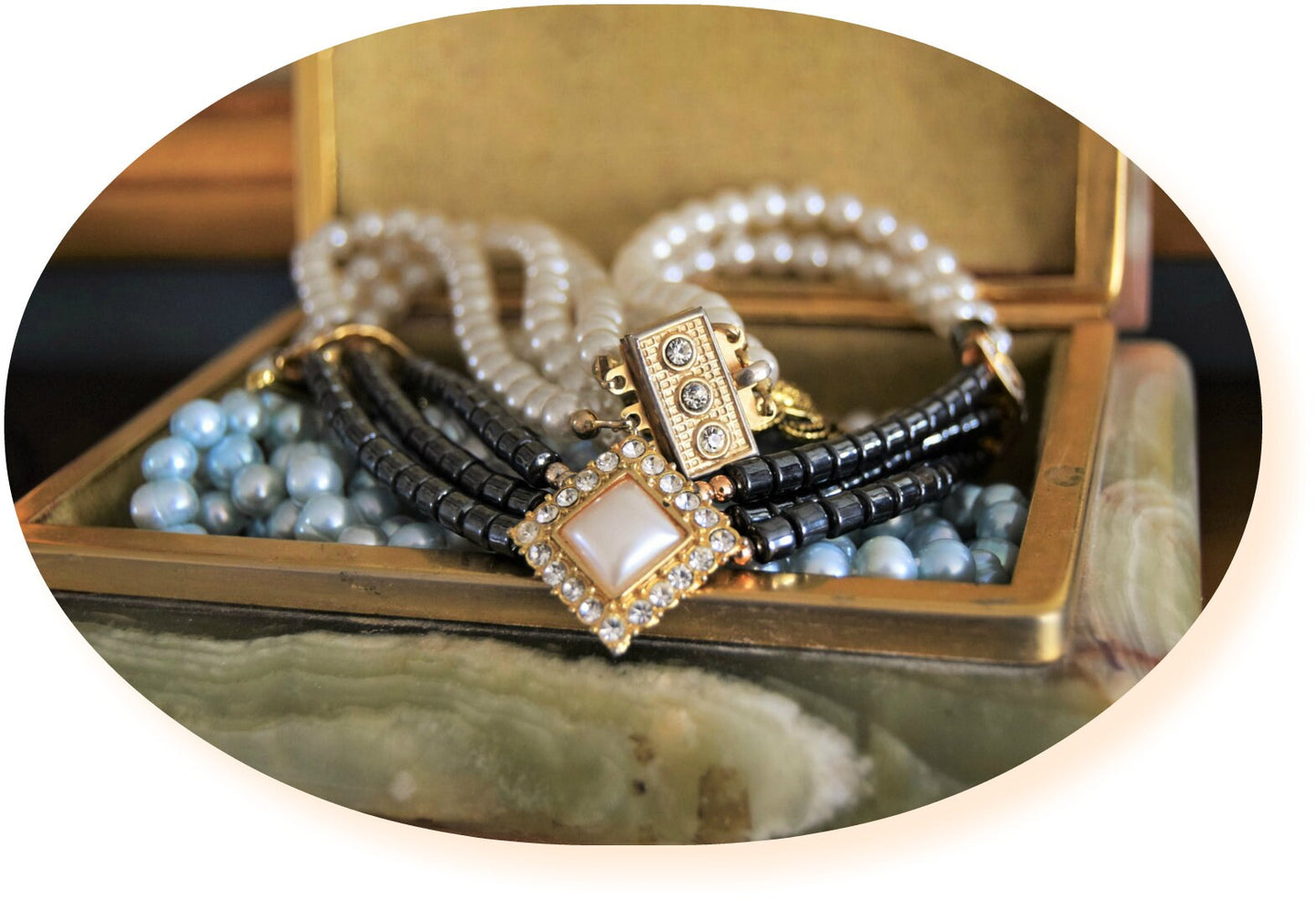 Beautiful So well made Vintage princess Diana style necklace pearl silicon gold tone necklace 1920s necklace