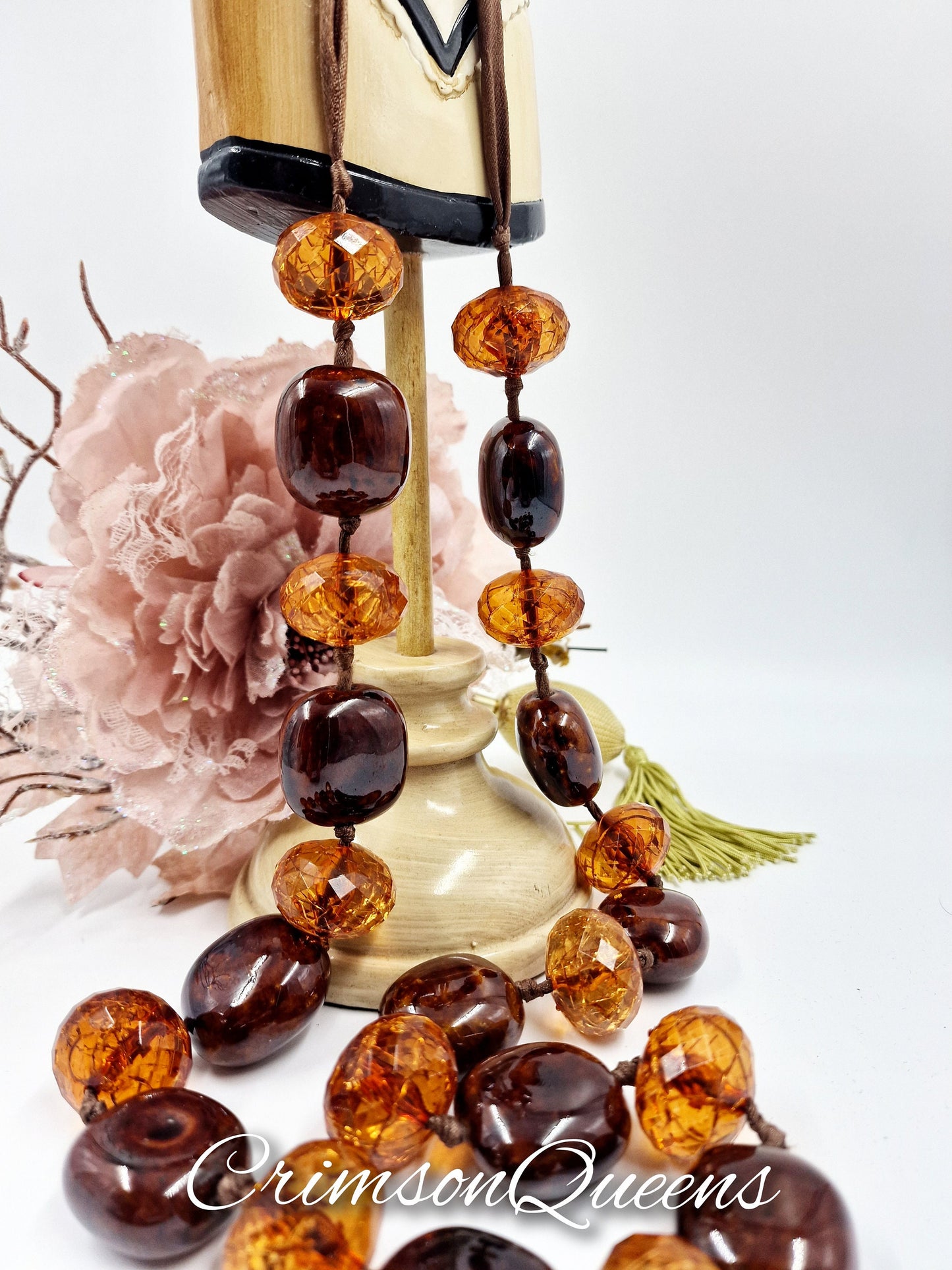 Beautiful Art Deco Chestnut and highly polished lucite with ceramic Chunky Statement heavy Retro necklace