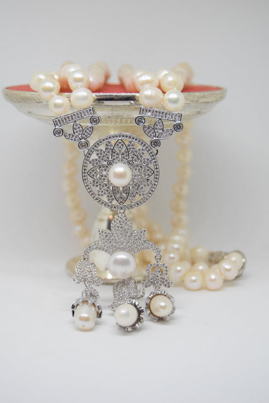 Vintage Art Deco Oriental necklace pearl  lustre large  freshwater pearls set in Art Deco zircon frame