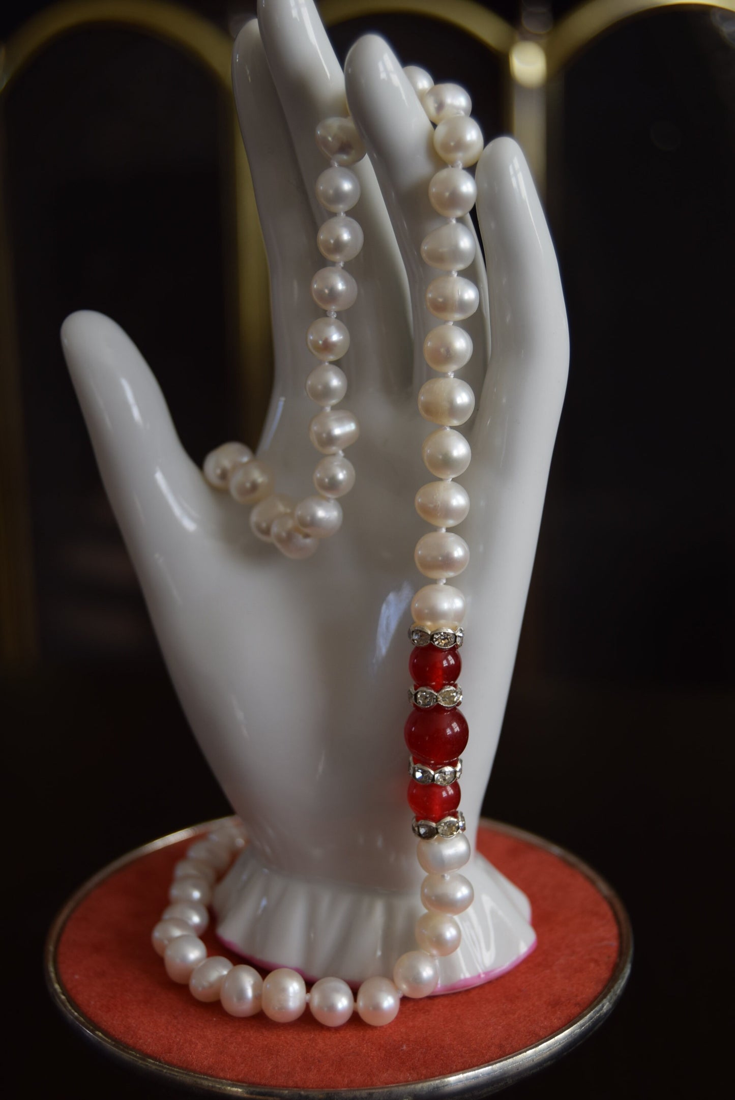 Gorgeous 1980's white and red ruby freshwater pear necklace stunning Very chic and classic style