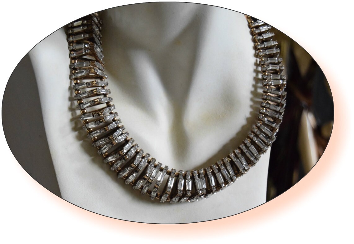 Beautiful Art Deco Cleopatra's  chunky gold 1920's Statement chain necklace with glass and rhinestones
