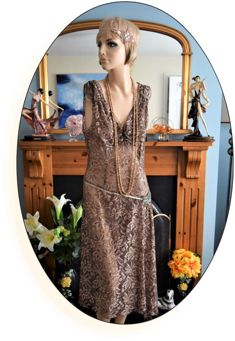 Vintage la beauté de la dentelle Divine Vintage Gold Chantilly Metallic shine Lace Beaded 1920's style cocktail dress Size UK 14 US 10