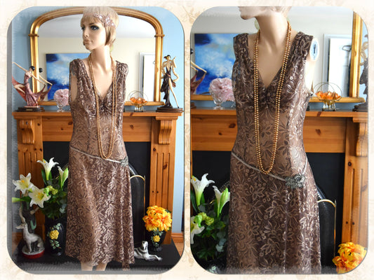 Vintage la beauté de la dentelle Divine Vintage Gold Chantilly Metallic shine Lace Beaded 1920's style cocktail dress Size UK 14 US 10